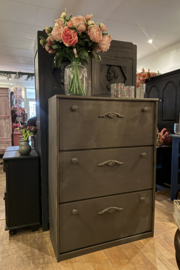 GERESERVEERD Unieke schoenenkast donker taupe
