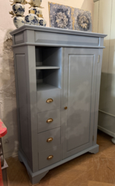 VERKOCHT Vintage kast, “spekkastje”, meidenkast