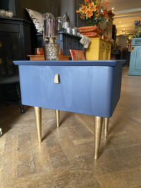 Klein, vintage nachtkastje, bijzettafel, kastje