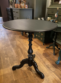 Grote wijntafel, kleine eettafel