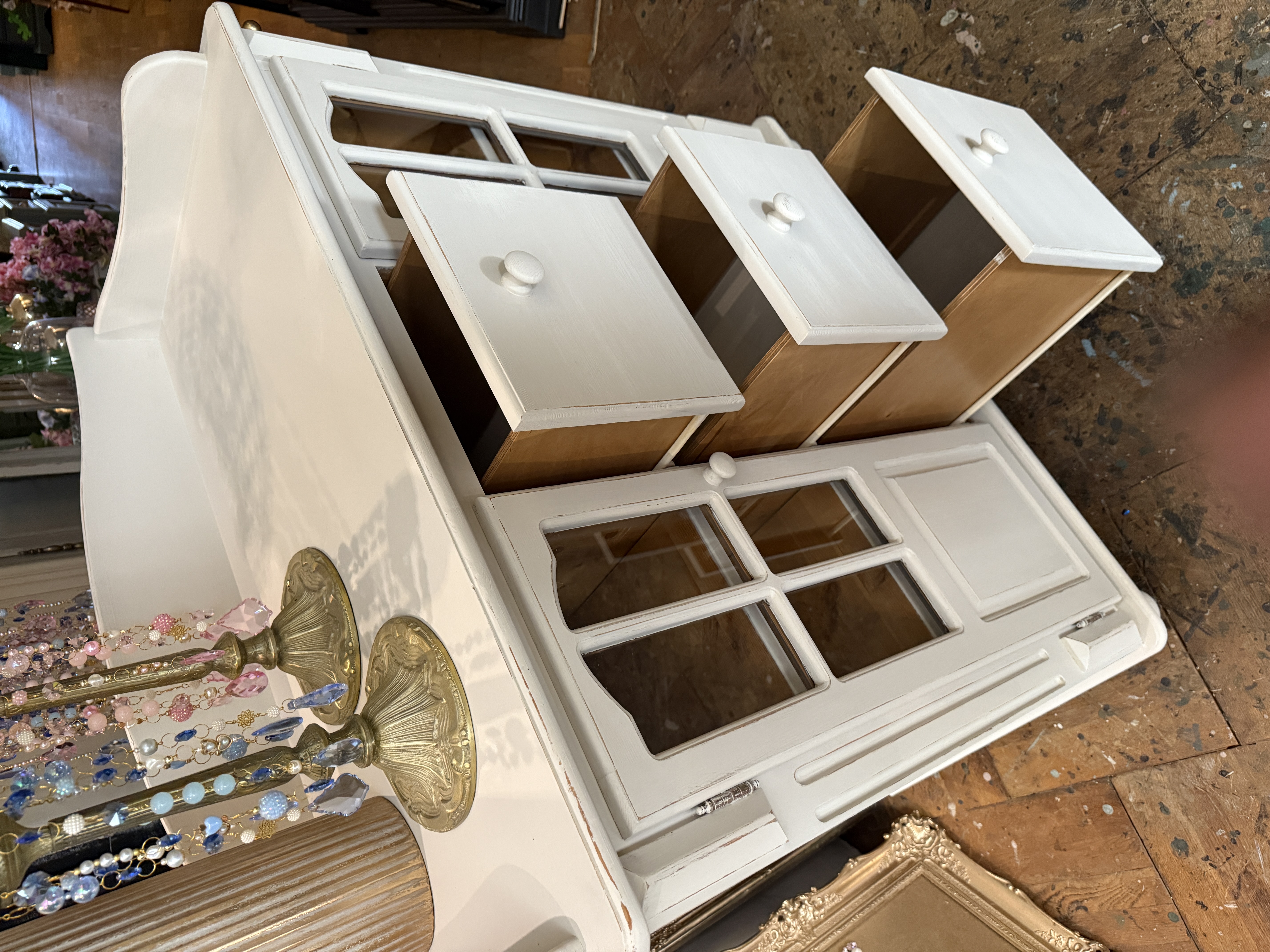 Brocante commode beige