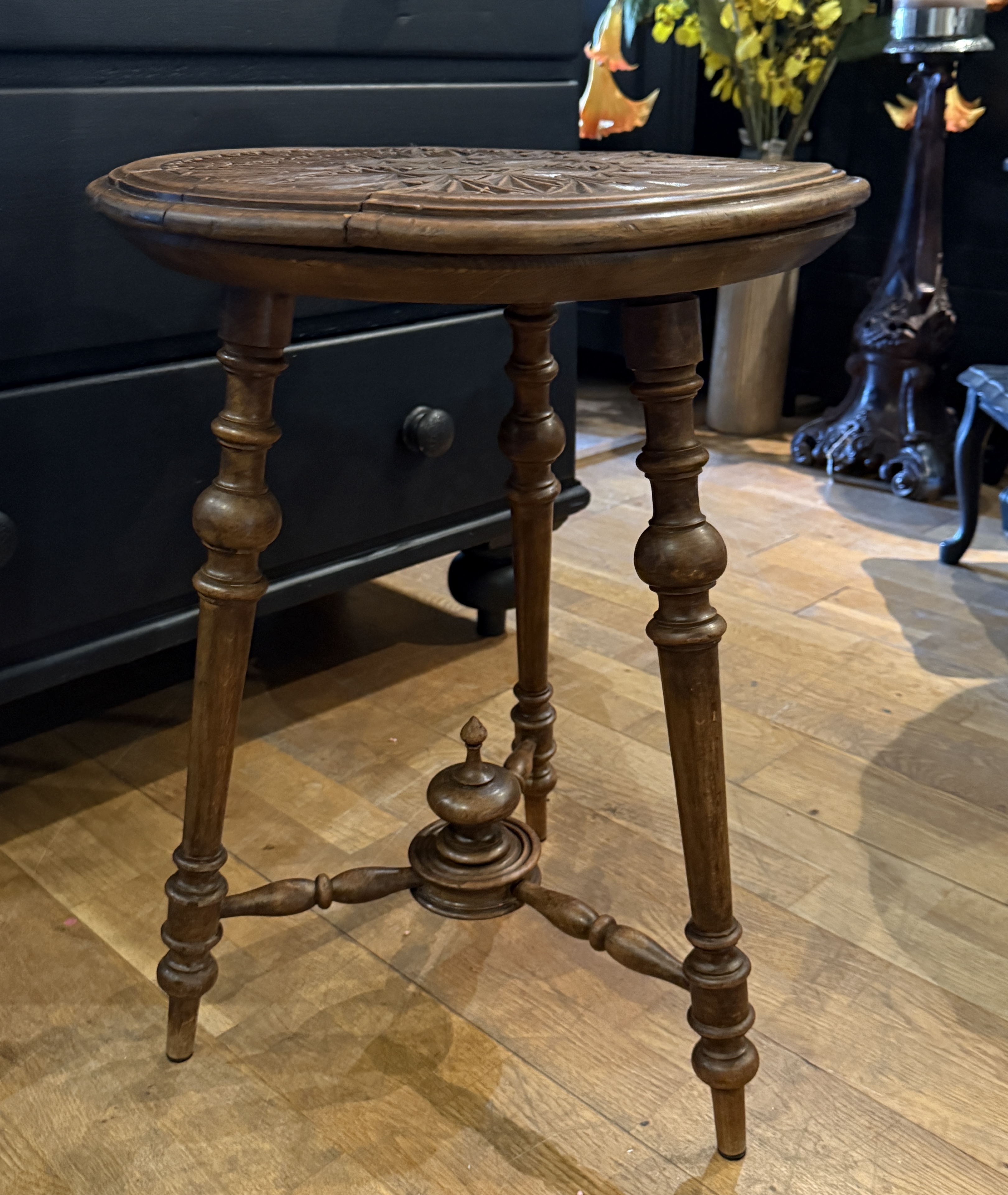 Antiek tafeltje, bijzettafel