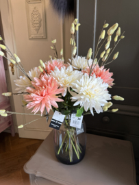 SALE!!! Boeket incl vaas dahlia’s met katjes