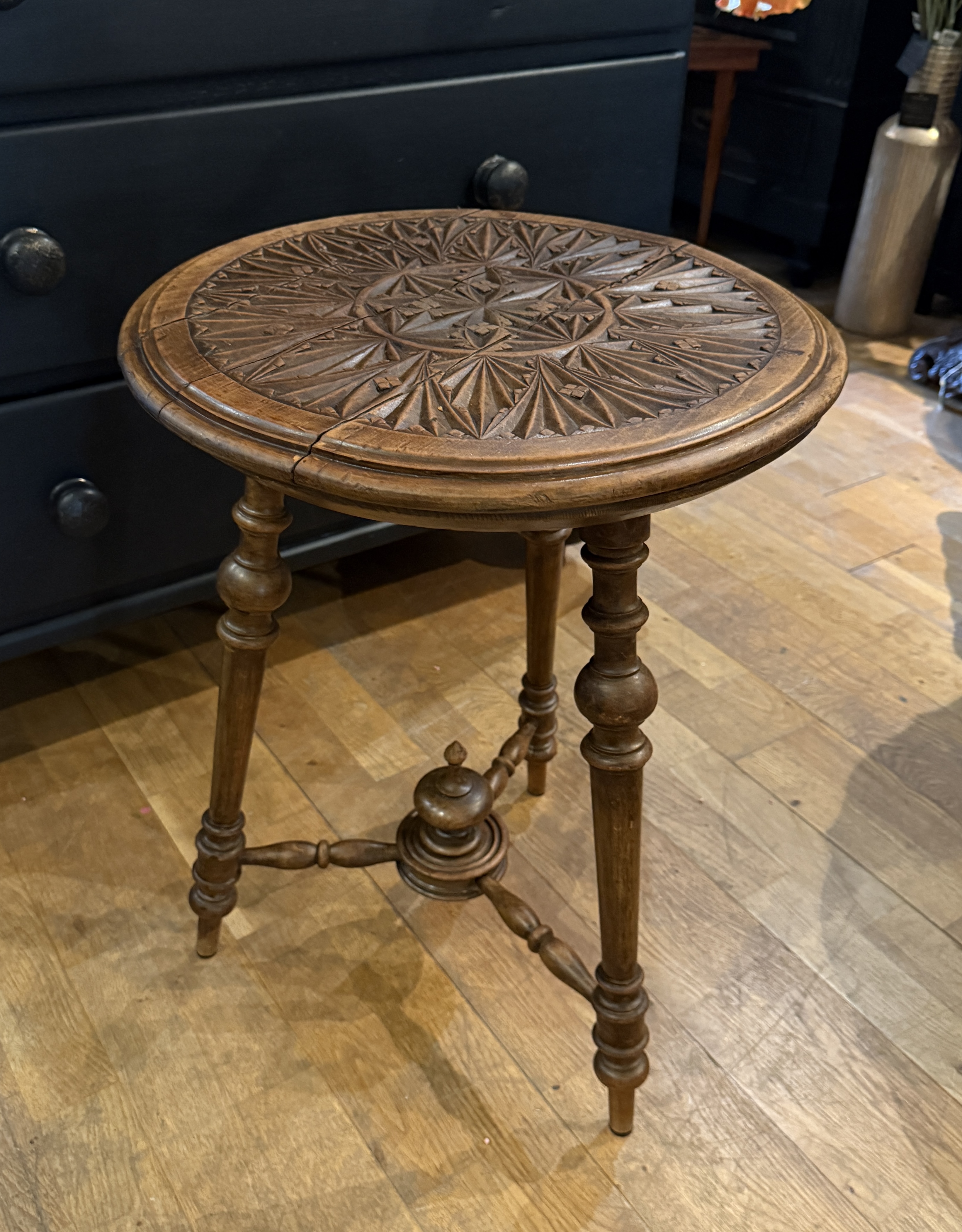 Antiek tafeltje, bijzettafel