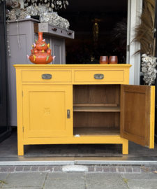 VERKOCHT  Vintage kastje, antieke kast okergeel