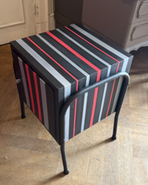 Vintage klein kastje uit de sixties