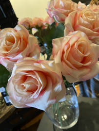Roos licht roze 63cm.