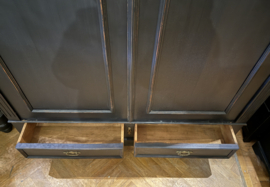 VERKOCHT Grote strakke antieke kast, servieskast