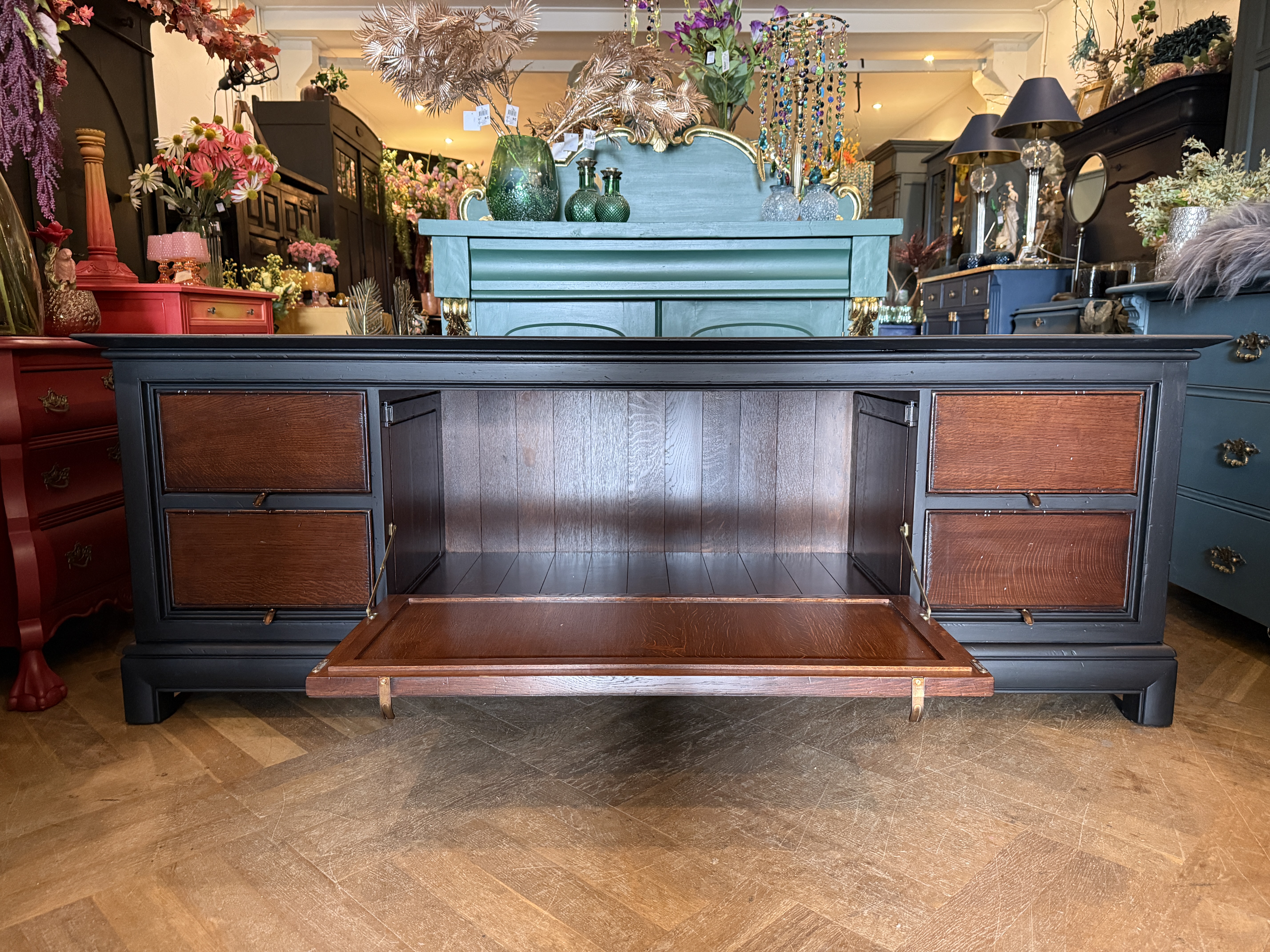VERKOCHT Groot stoer tv meubel XL