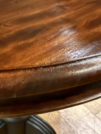 Oude wijntafel, vintage bijzettafel