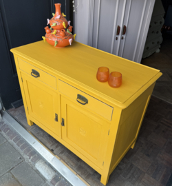 VERKOCHT  Vintage kastje, antieke kast okergeel