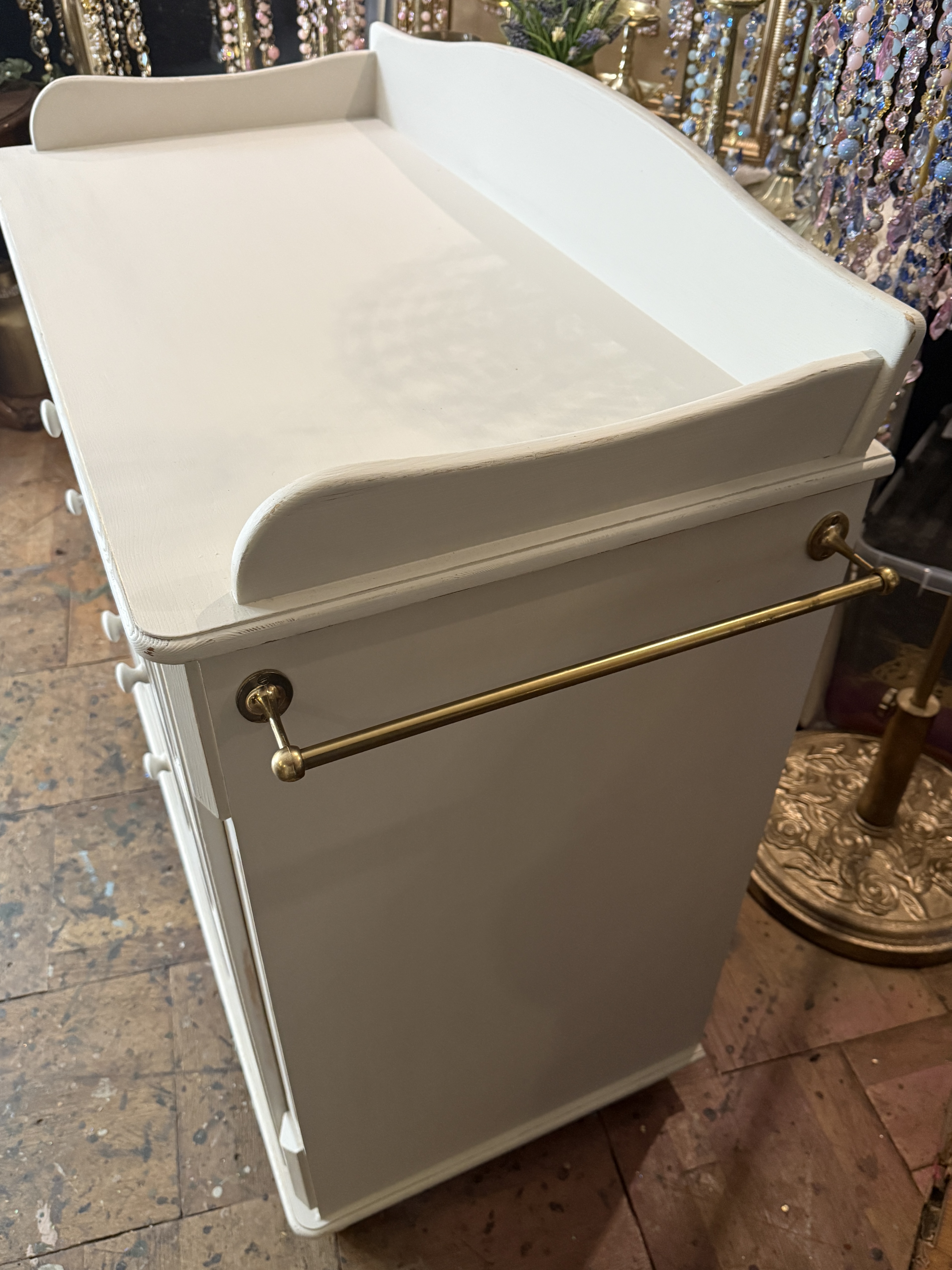 Brocante commode beige