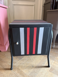 Vintage klein kastje uit de sixties