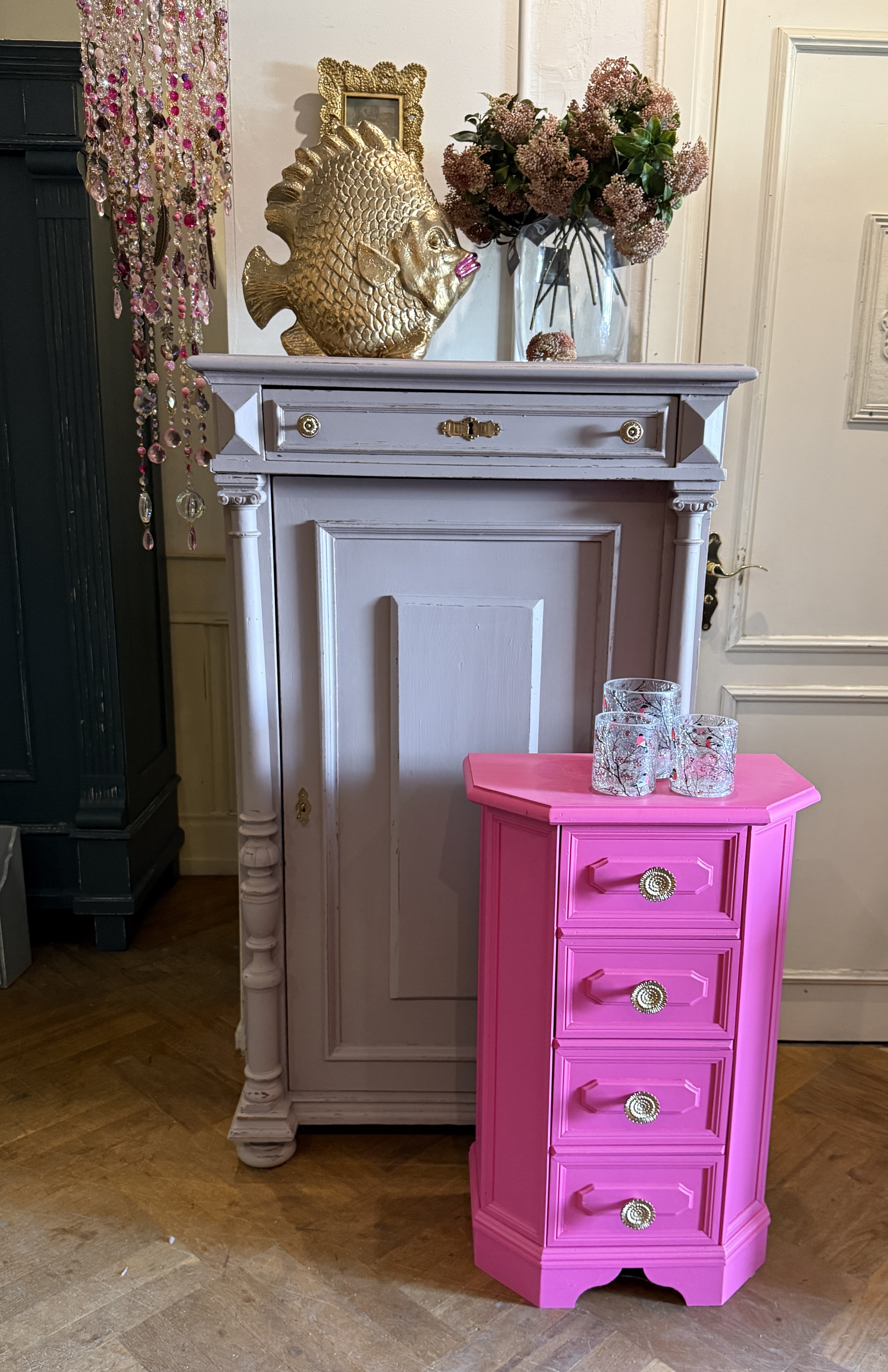 VERKOCHT Antieke ééndeurs meidenkast roze kast