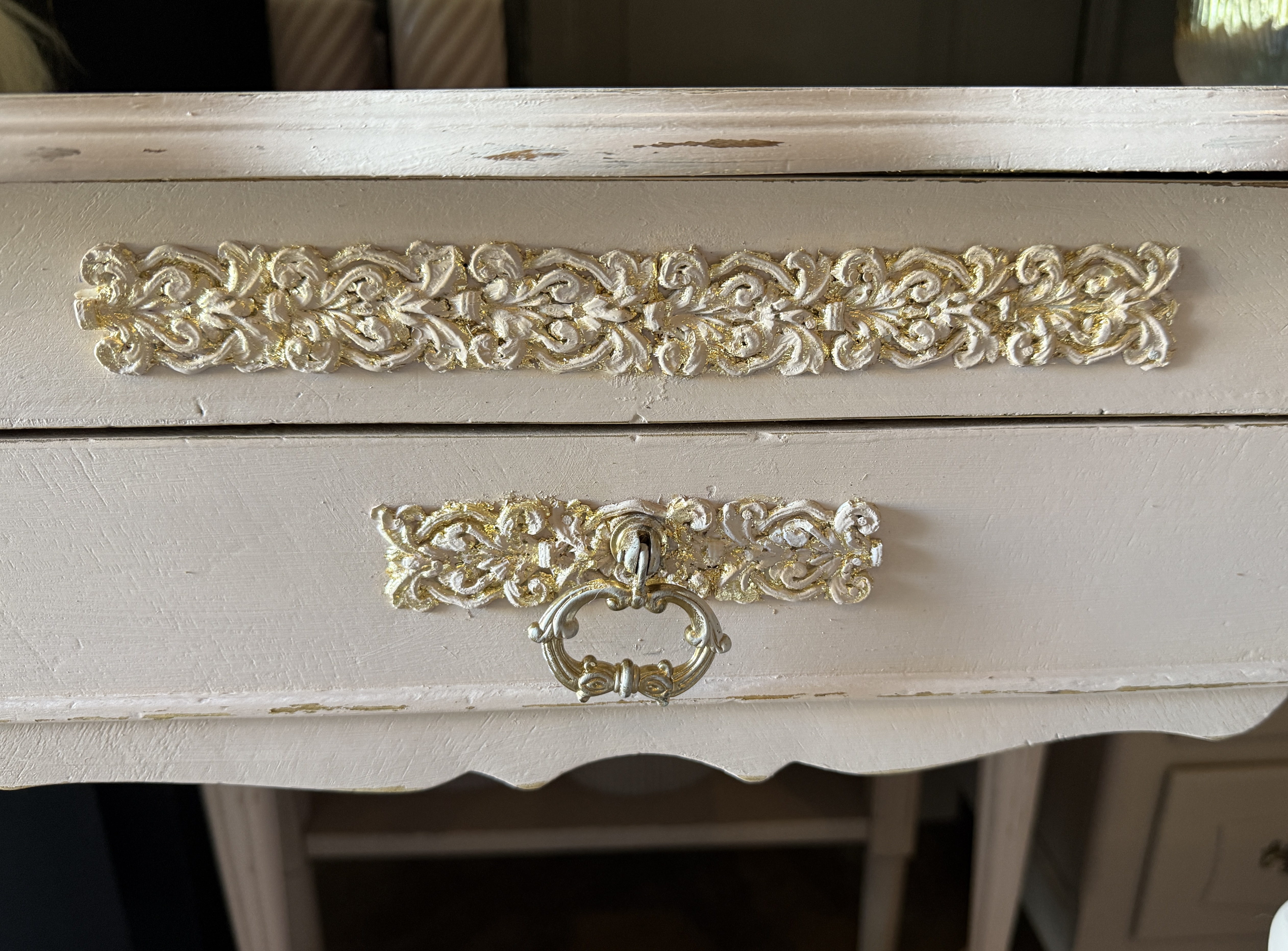 Klein kaptafeltje, brocante make-up tafeltje