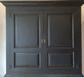 Oude kabinetkast, doorleefde grote kast
