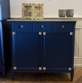 Antiek klein dressoir, vintage kastje