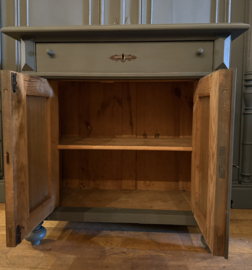 VERKOCHT Antiek klein kastje, vintage kast