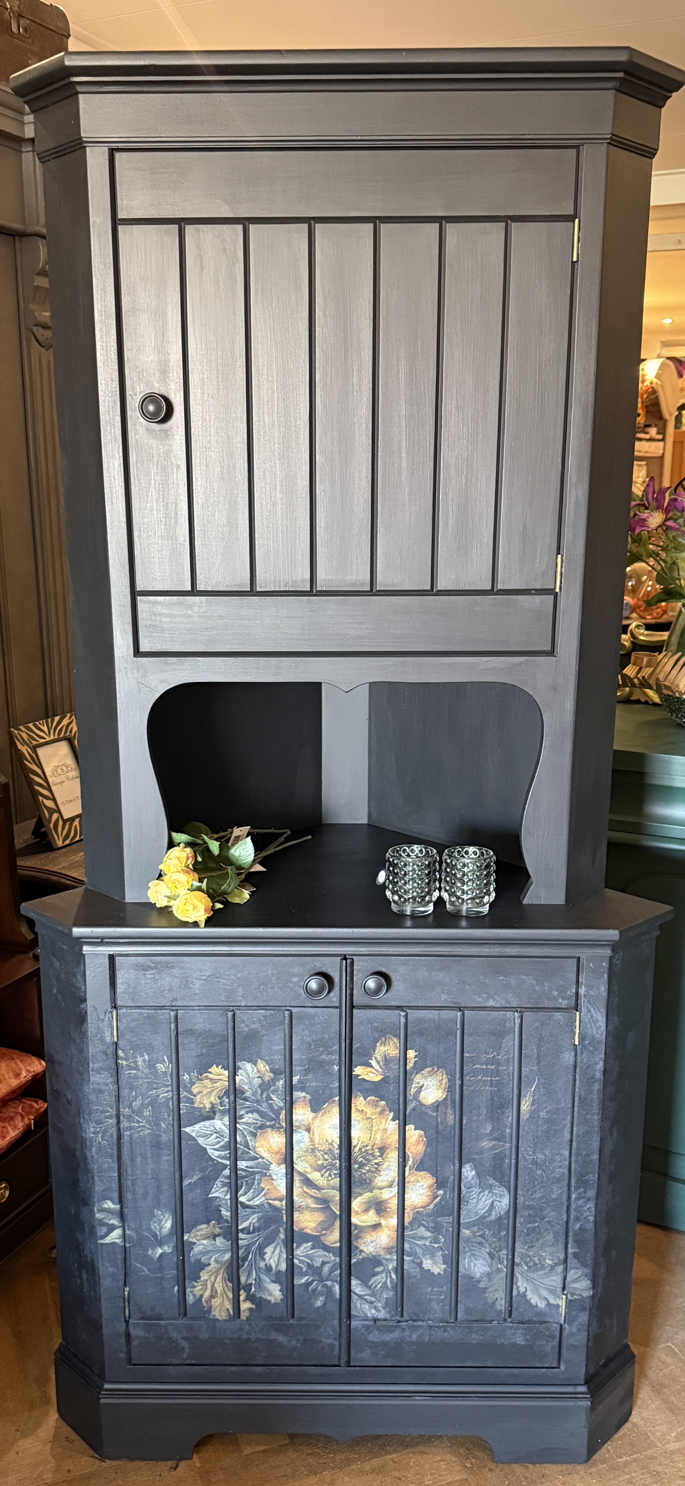 Vintage hoekkast, oude kast