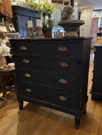 Antieke doorleefde ladekast, oude kast