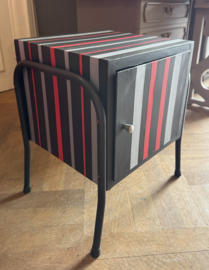 Vintage klein kastje uit de sixties