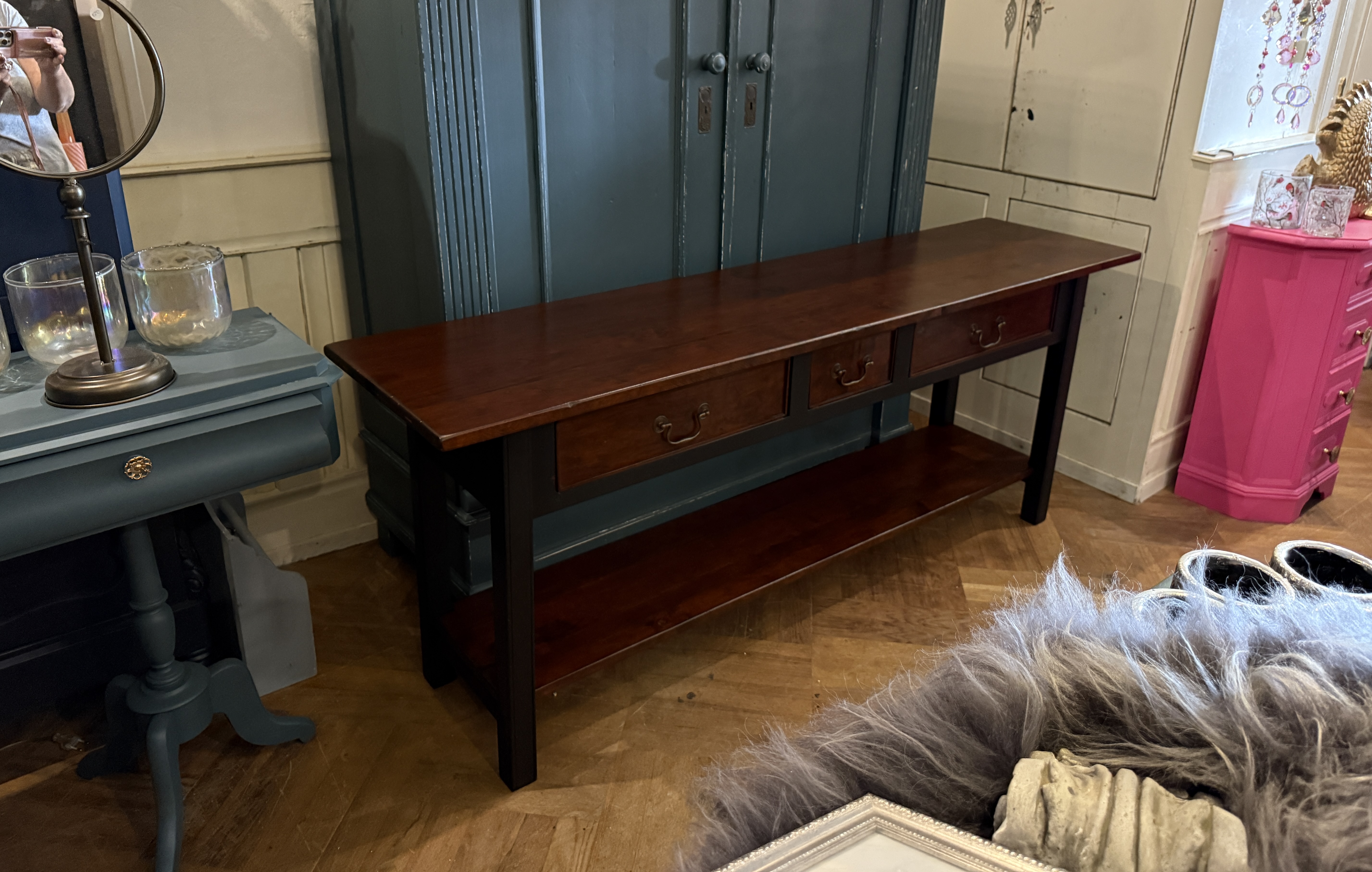 Grote vintage sidetable met lades