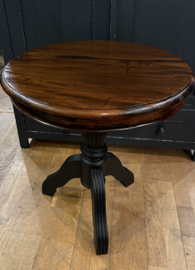 Oude wijntafel, vintage bijzettafel