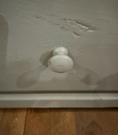 Antieke doorleefde ééndeurskast, oude kast