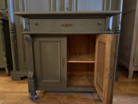 VERKOCHT Antiek klein kastje, vintage kast