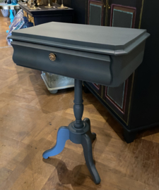 Vintage tafeltje met lade, bijzettafel