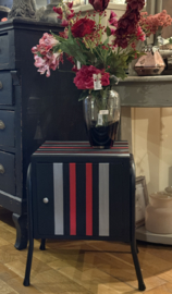 Vintage klein kastje uit de sixties