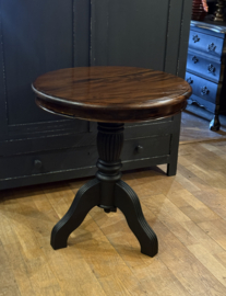 Oude wijntafel, vintage bijzettafel