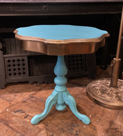 Vintage wijntafel in turquoise goud