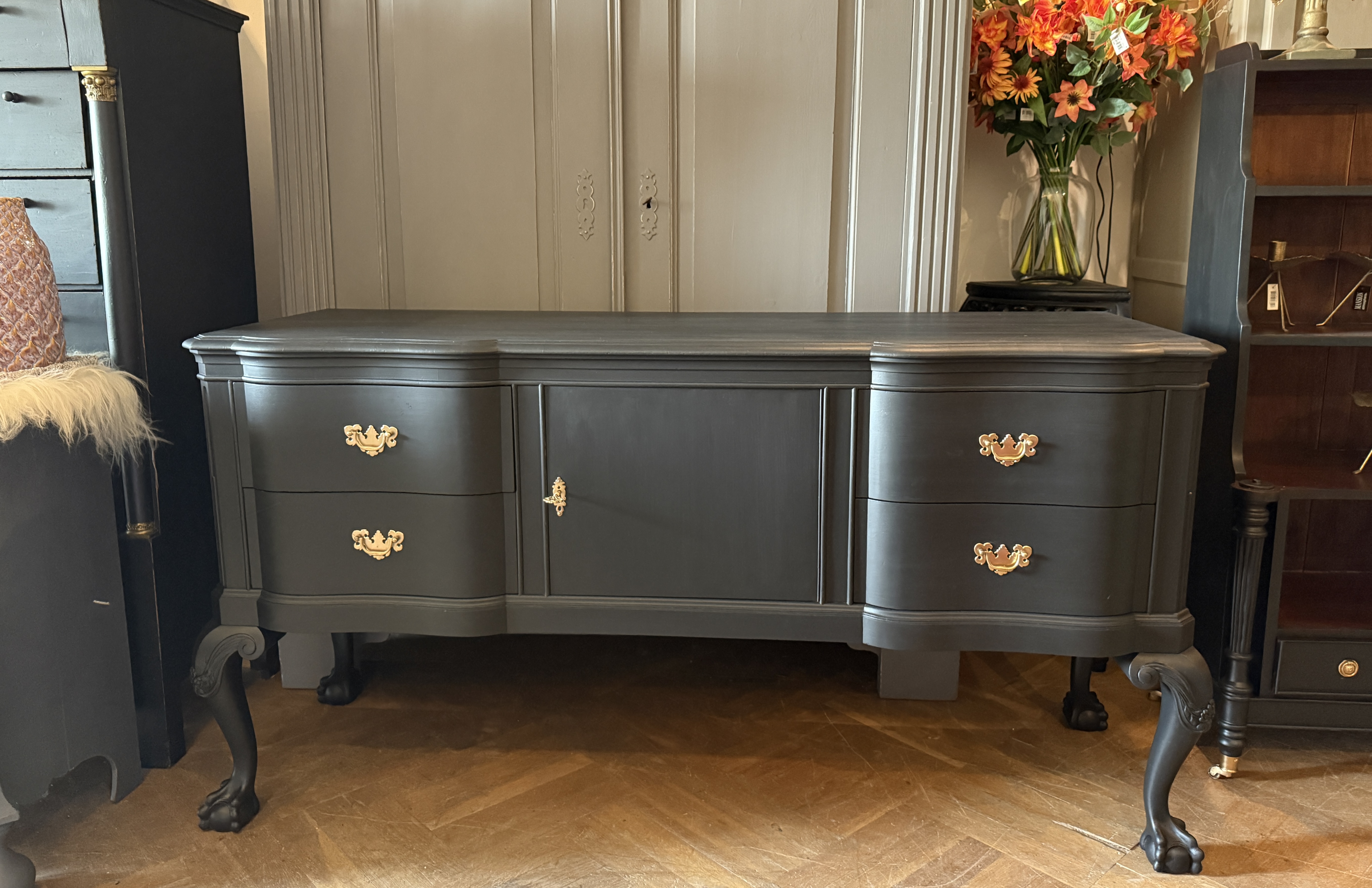 Antiek dressoir, vintage sidetable