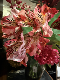 Vaas transparant/zwart met rood boeket