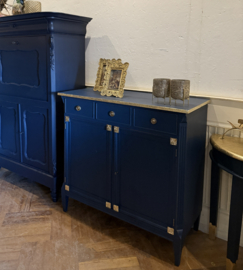 Antiek klein dressoir, vintage kastje