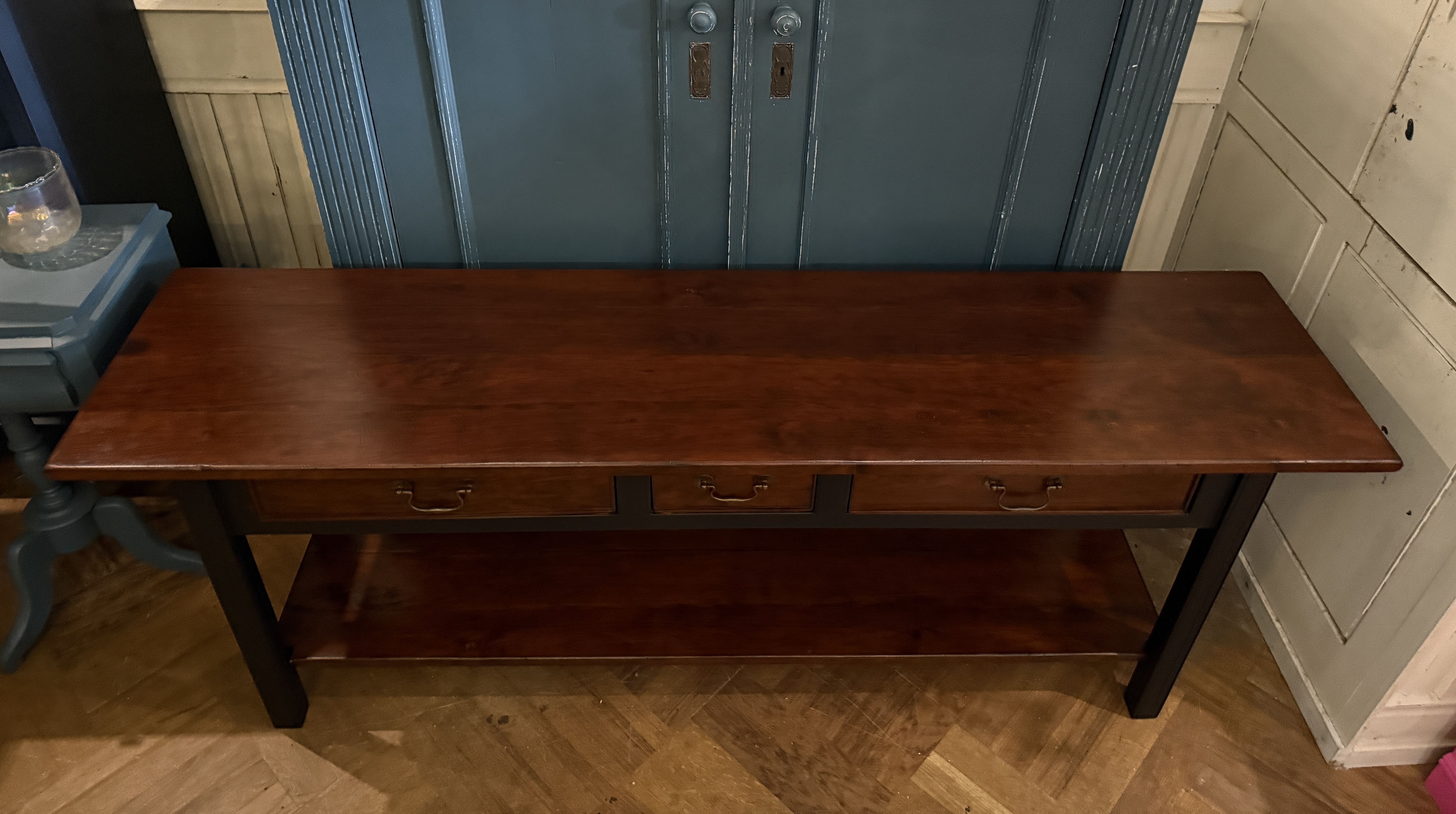 Grote vintage sidetable met lades