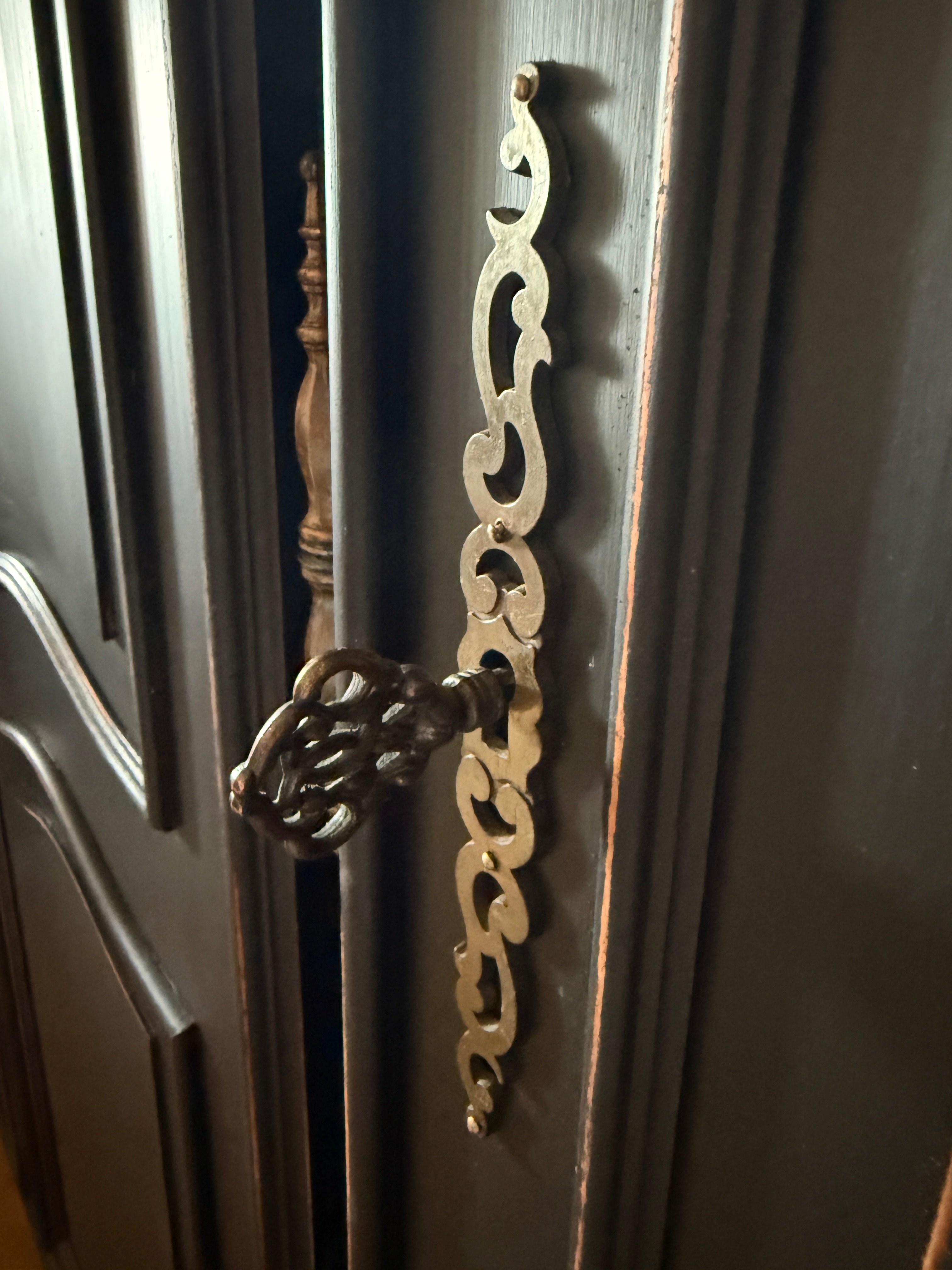 Vintage kledingkast, brocante hanglegkast