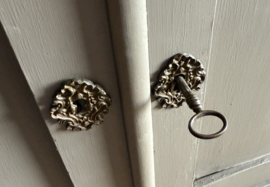 Antieke doorleefd kastje, vintage kast