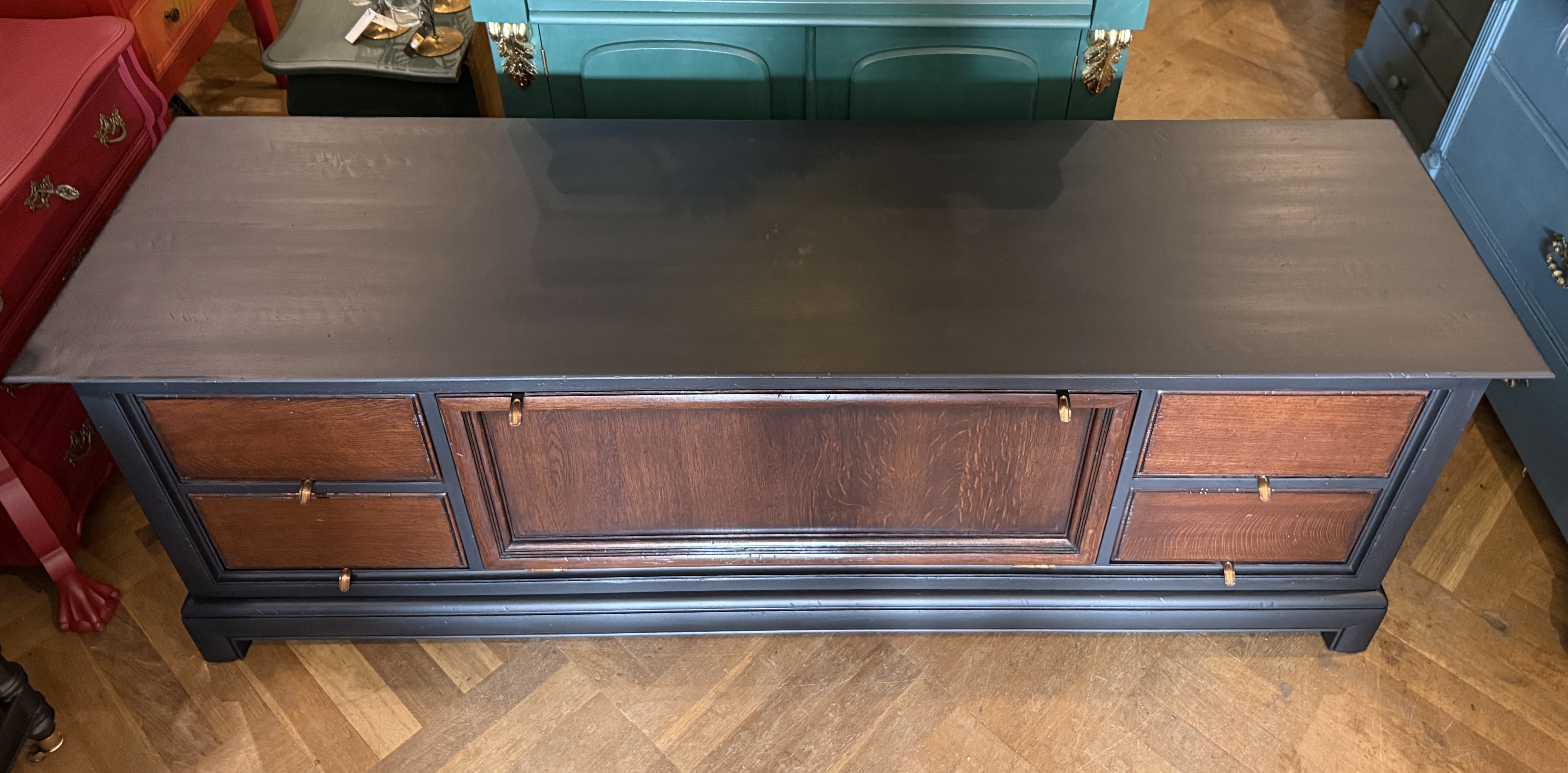 VERKOCHT Groot stoer tv meubel XL