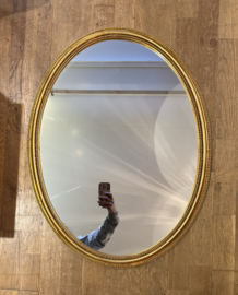 Vintage ovale spiegel met parelrand goud