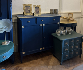Antiek klein dressoir, vintage kastje