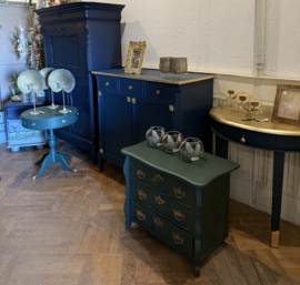Antiek klein dressoir, vintage kastje