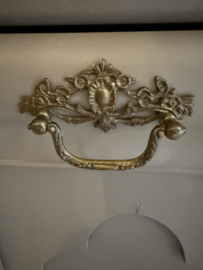 Antieke doorleefd kastje, vintage kast