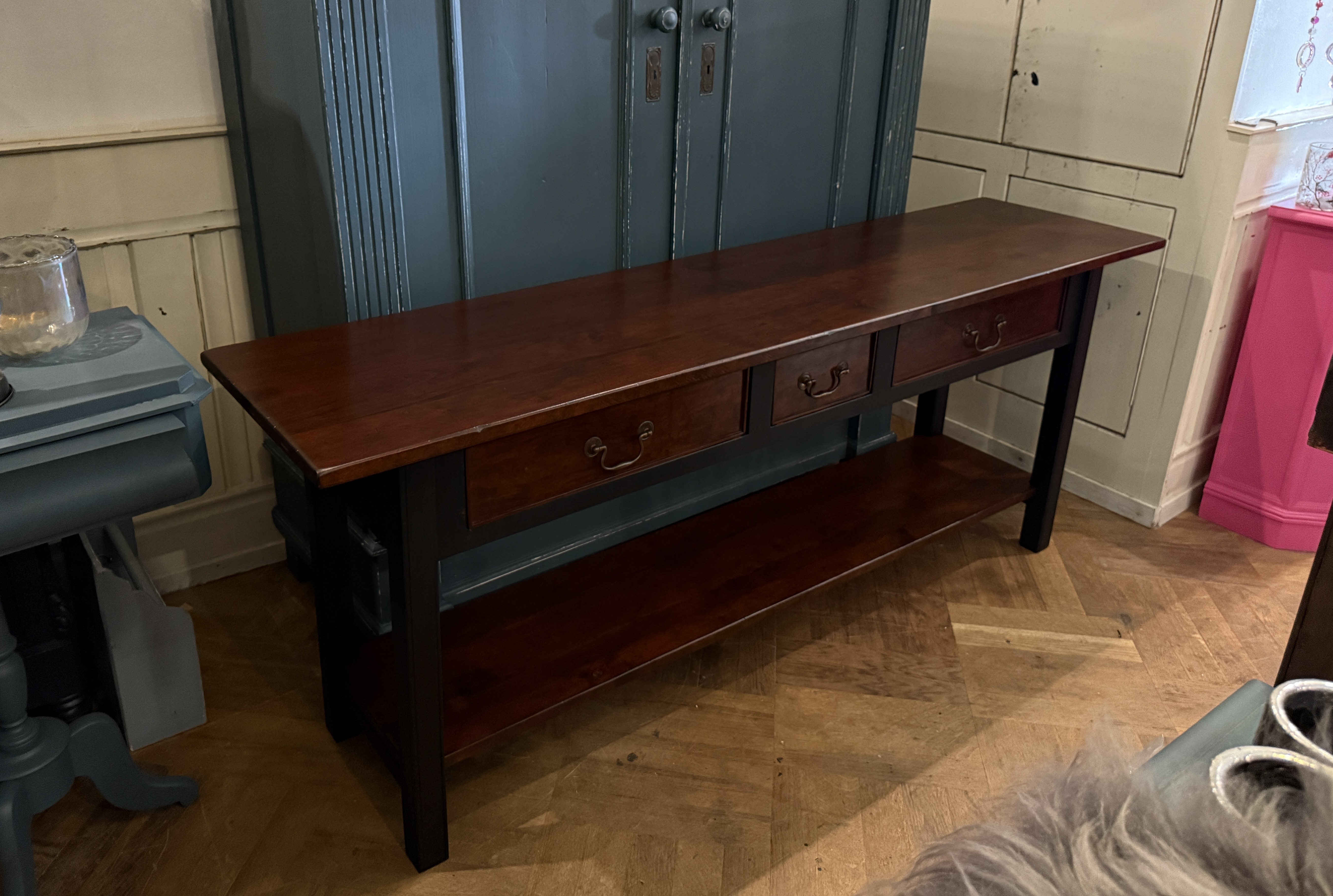 Grote vintage sidetable met lades