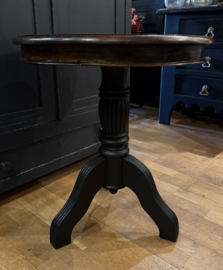 Oude wijntafel, vintage bijzettafel