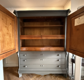 Groot antiek kabinet, vintage kast