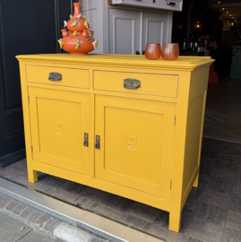 VERKOCHT  Vintage kastje, antieke kast okergeel