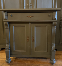 VERKOCHT Antiek klein kastje, vintage kast