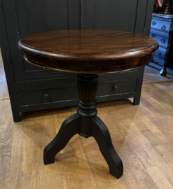 Oude wijntafel, vintage bijzettafel